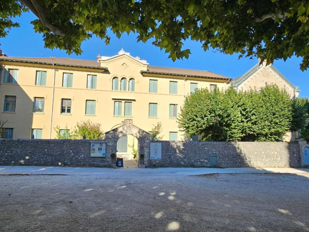 Gite D'Etape Et De Groupe Du Clos Saint Roch Viviers Екстериор снимка